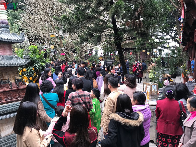 nguoi ha noi du xuan, le chua dau nam moi hinh 8