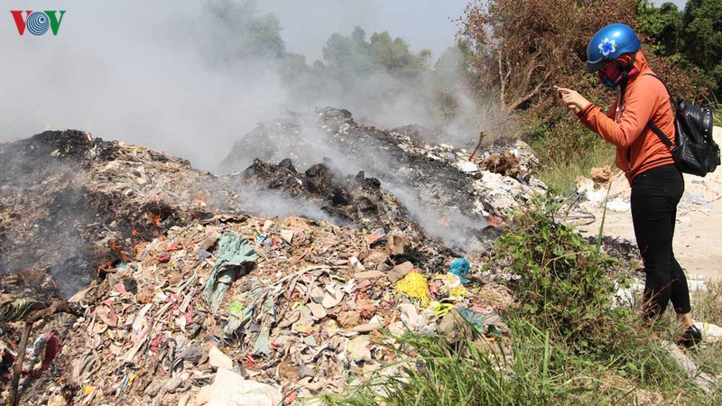 chay nui rac thai cong nghiep tai binh duong, nguoi dan "keu cuu" hinh 2