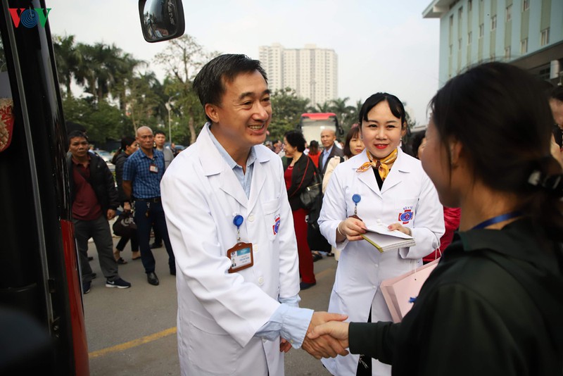 "chuyen xe yeu thuong" dua hon 300 benh nhan ung thu ve que an tet hinh 11