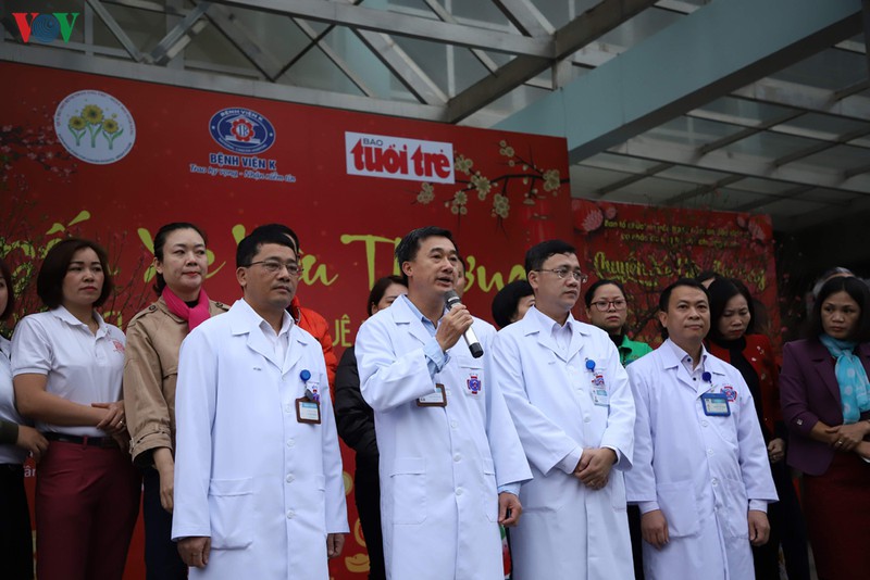 "chuyen xe yeu thuong" dua hon 300 benh nhan ung thu ve que an tet hinh 2
