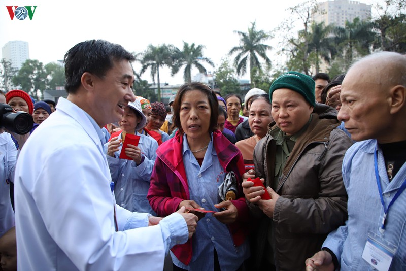 "chuyen xe yeu thuong" dua hon 300 benh nhan ung thu ve que an tet hinh 9
