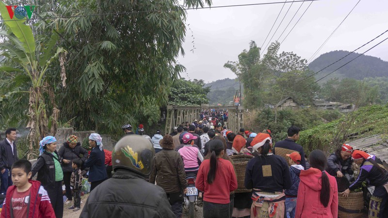 doc dao tai phien cho cuoi nam o vung cao ta phoi hinh 1