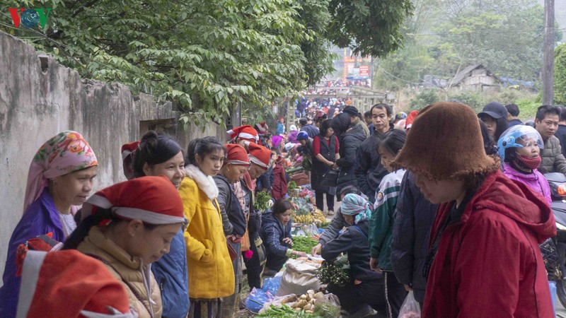 doc dao tai phien cho cuoi nam o vung cao ta phoi hinh 2
