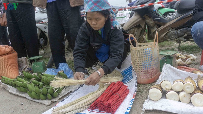 doc dao tai phien cho cuoi nam o vung cao ta phoi hinh 10