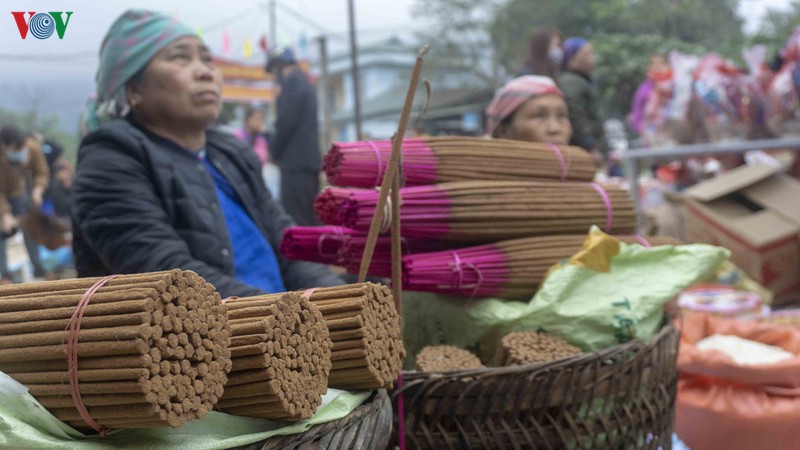 doc dao tai phien cho cuoi nam o vung cao ta phoi hinh 14