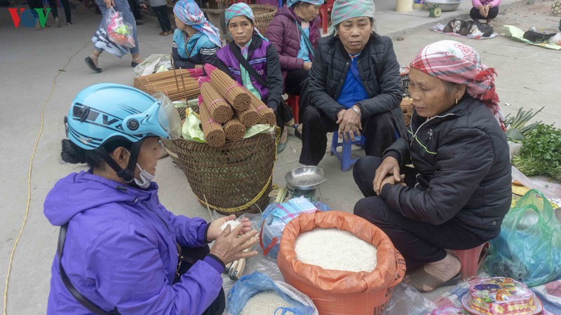 doc dao tai phien cho cuoi nam o vung cao ta phoi hinh 16