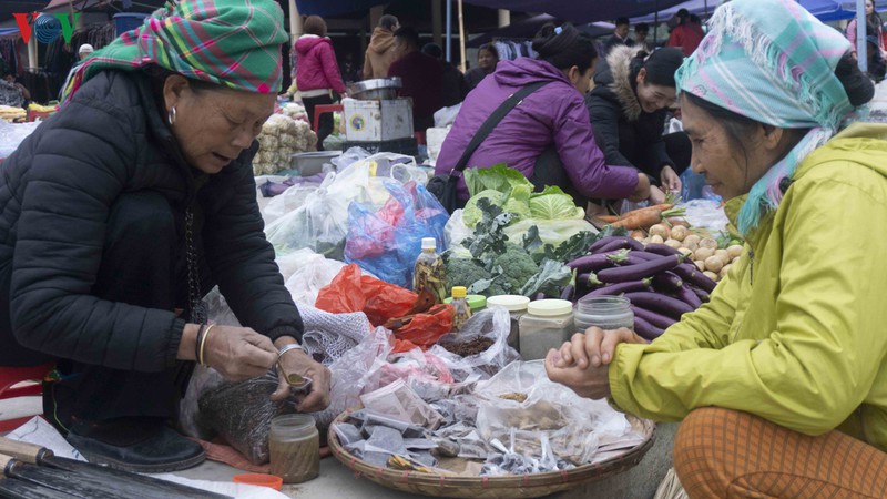 doc dao tai phien cho cuoi nam o vung cao ta phoi hinh 18