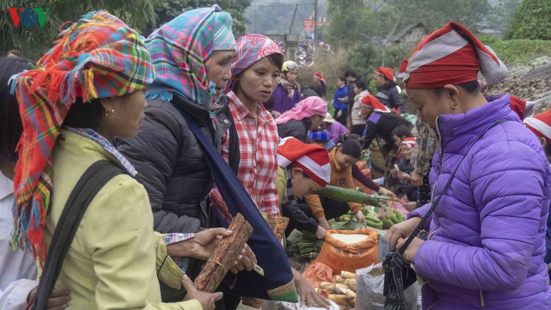 doc dao tai phien cho cuoi nam o vung cao ta phoi hinh 3