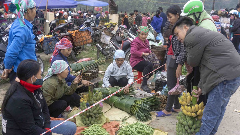 doc dao tai phien cho cuoi nam o vung cao ta phoi hinh 5