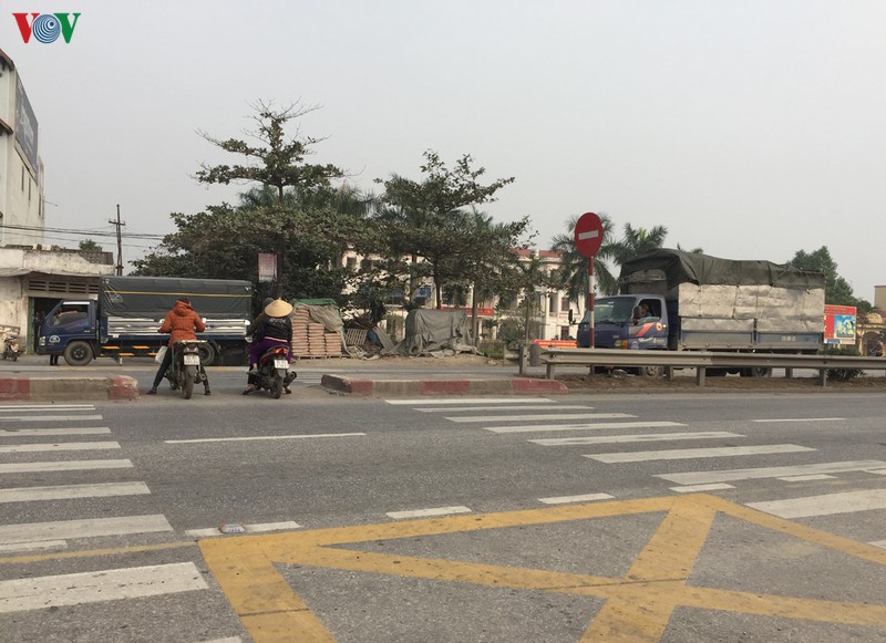nguoi dan moi mon cho doi khac phuc nhung bat cap tren tuyen ql 5 hinh 2