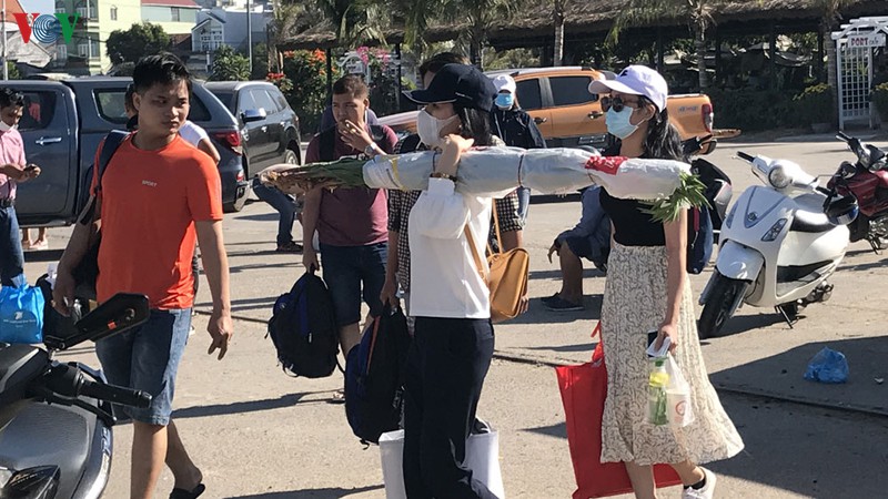 khong de nguoi dan huyen dao phu quy gap kho khan khi ve que an tet hinh 1