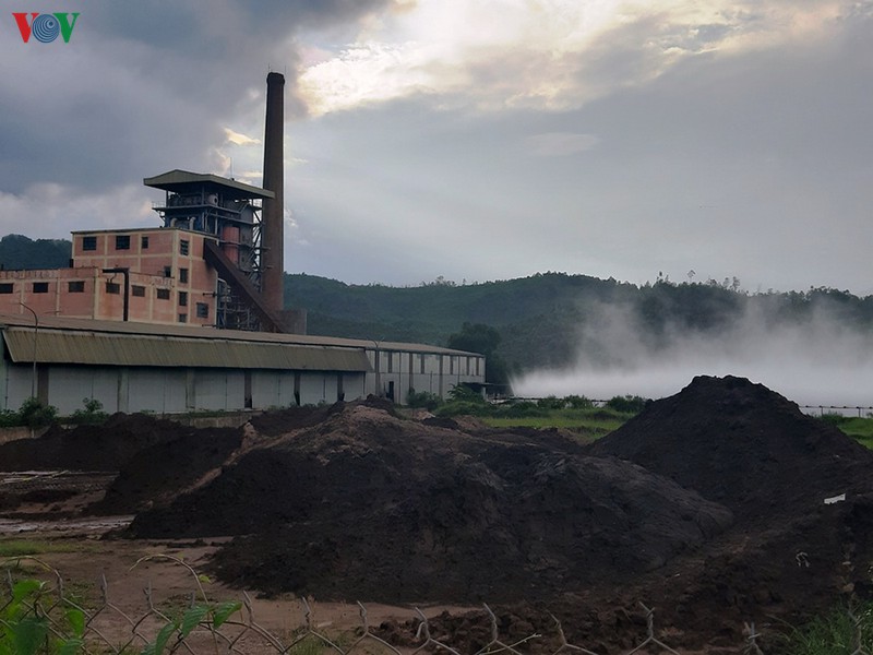 quang nam cho phep nha may con hoat dong, dan phan doi hinh 2