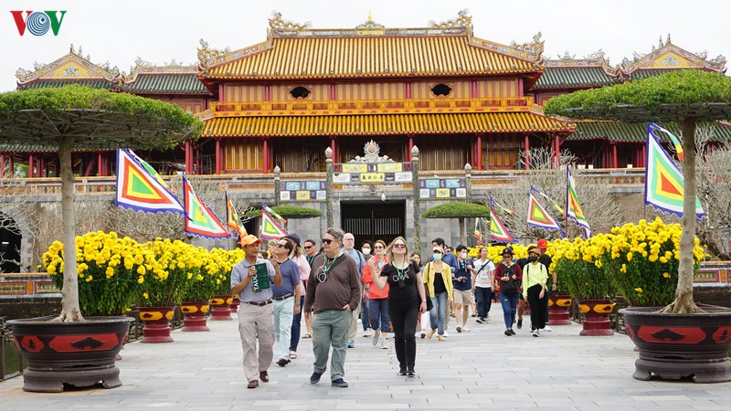 thua thien hue: diem den an toan than thien voi du khach hinh 1