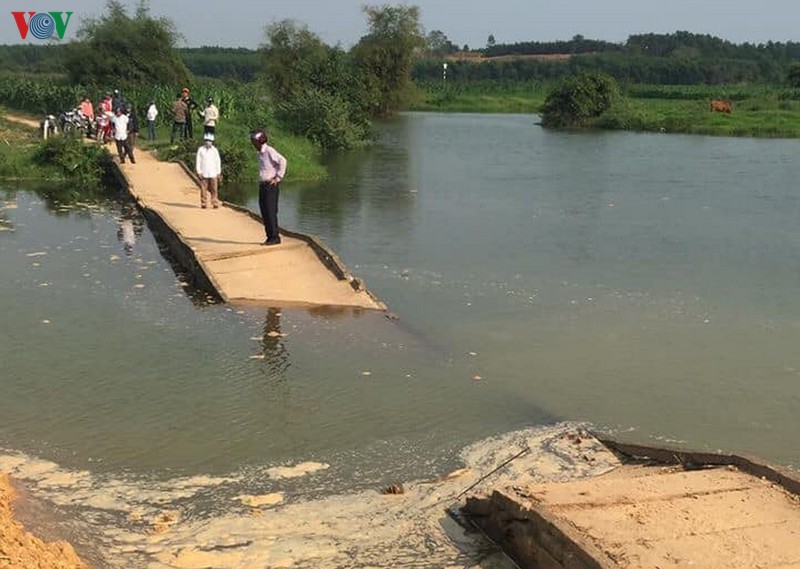 quang tri: sap cau giang quan, duong len dap tram te liet hinh 1