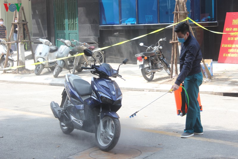 anh: cuoc song cua nguoi dan trong con pho cach ly truc bach hinh 9