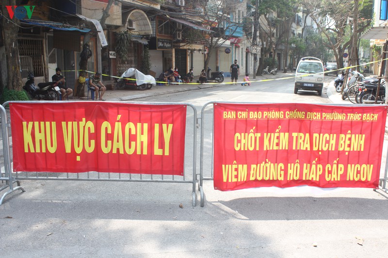 anh: cuoc song cua nguoi dan trong con pho cach ly truc bach hinh 1