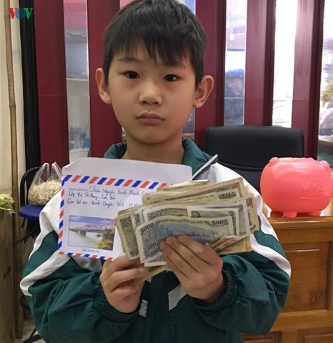 cau be 8 tuoi o yen bai dap lon tiet kiem ung ho chong dich covid-19 hinh 1