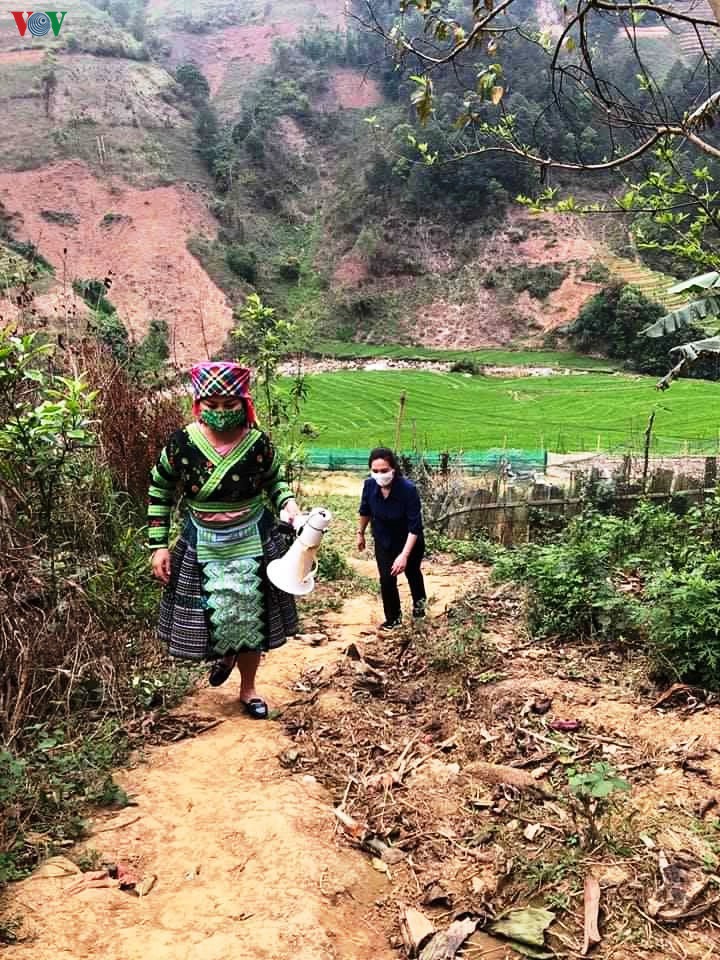 phu nu vung cao yen bai cam loa vuot nui tuyen truyen chong covid-19 hinh 4