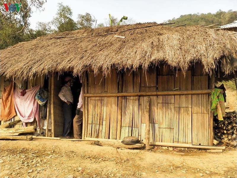 chung tay giup do gia dinh 2 chau nho an nham nam doc tai dien bien hinh 1