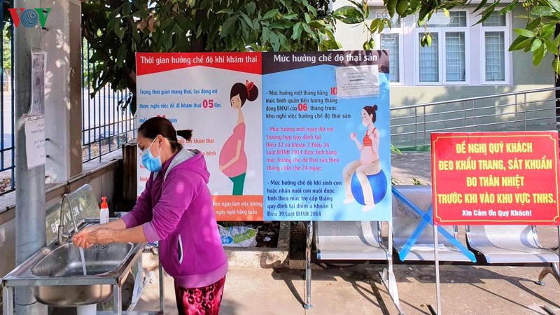 hon 30.000 nguoi o binh duong nhan gop 2 thang luong huu, tro cap hinh 2