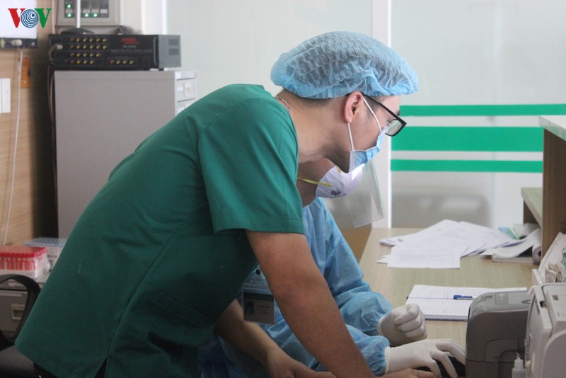 bac cua benh nhan 17 mac covid-19 nguy kich, 3 lan ngung tuan hoan hinh 1