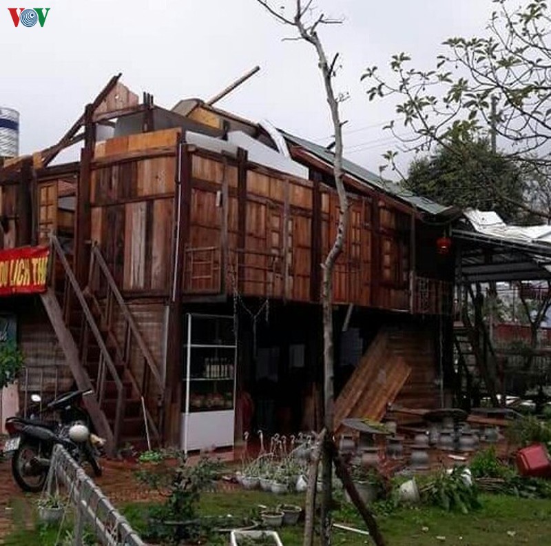 gio loc lat tung mai hang tram ngoi nha o moc chau, son la hinh 4