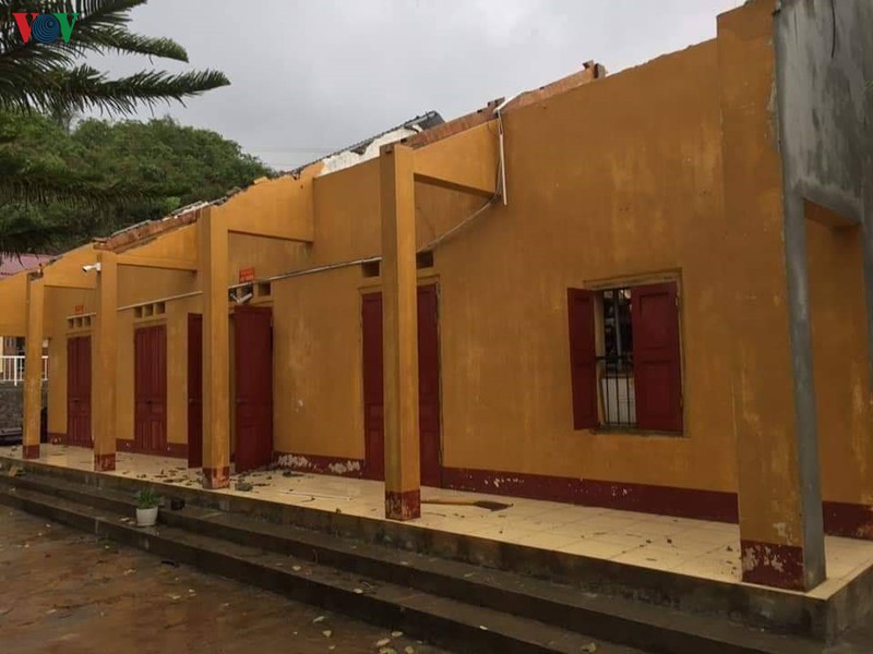 gio loc lat tung mai hang tram ngoi nha o moc chau, son la hinh 7