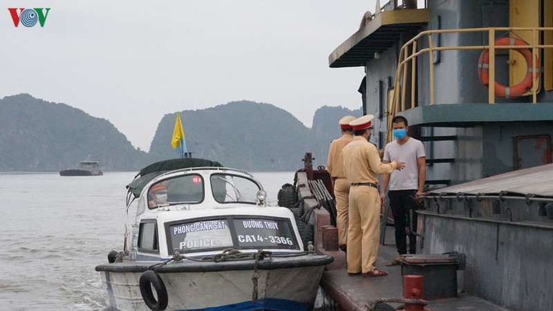 nhung chien si ngay ngay lenh denh giua song nuoc chong dich covid-19 hinh 1