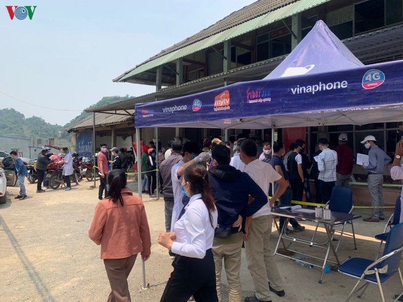 chot kiem dich tren quoc lo 6, cua ngo vao son la dong nghit nguoi, xe hinh 1