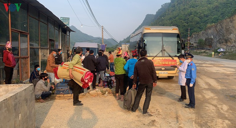 chot kiem dich tren quoc lo 6, cua ngo vao son la dong nghit nguoi, xe hinh 2