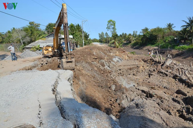 hon 13,4km kenh thuy loi o tien giang bi sat lo mua kho han hinh 2