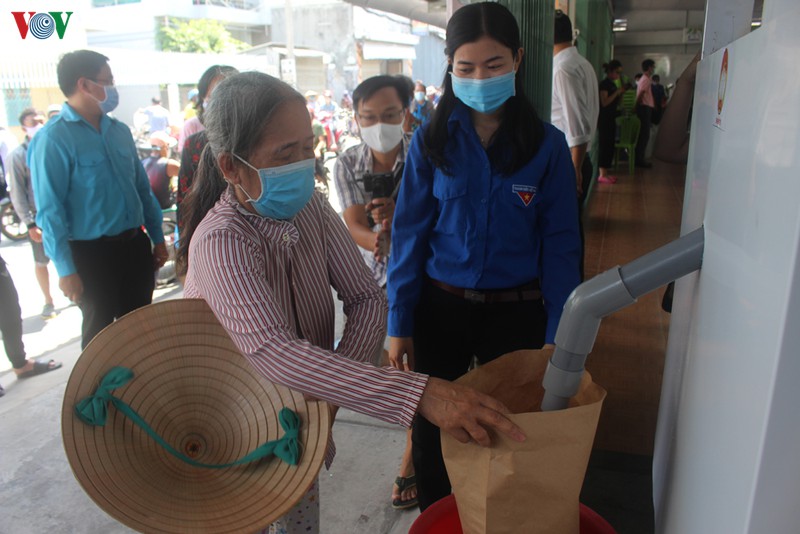 ben tre, tien giang khai truong nhieu atm gao mien phi cho nguoi ngheo hinh 2