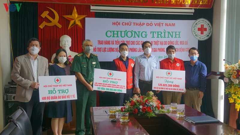 tham hoi, ho tro nguoi dan lao cai  sau mua da, dong loc hinh 2