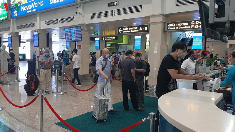 nguoi dan tu tphcm tap nap ve que nghi le 30/4 hinh 4