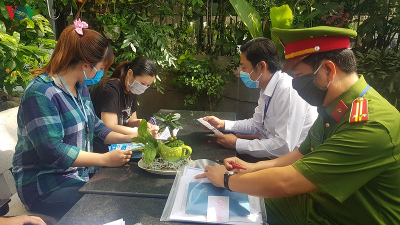 tphcm ra soat khu dan cu co nguoi nuoc ngoai phong covid-19 hinh 1
