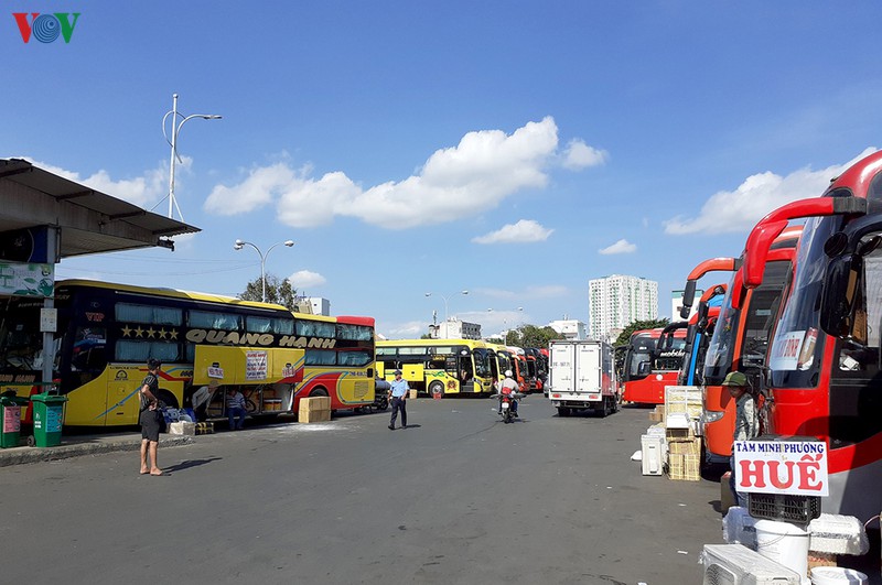 cac nha xe tai tphcm van chua vui du do bo quy dinh ve gian cach hinh 1