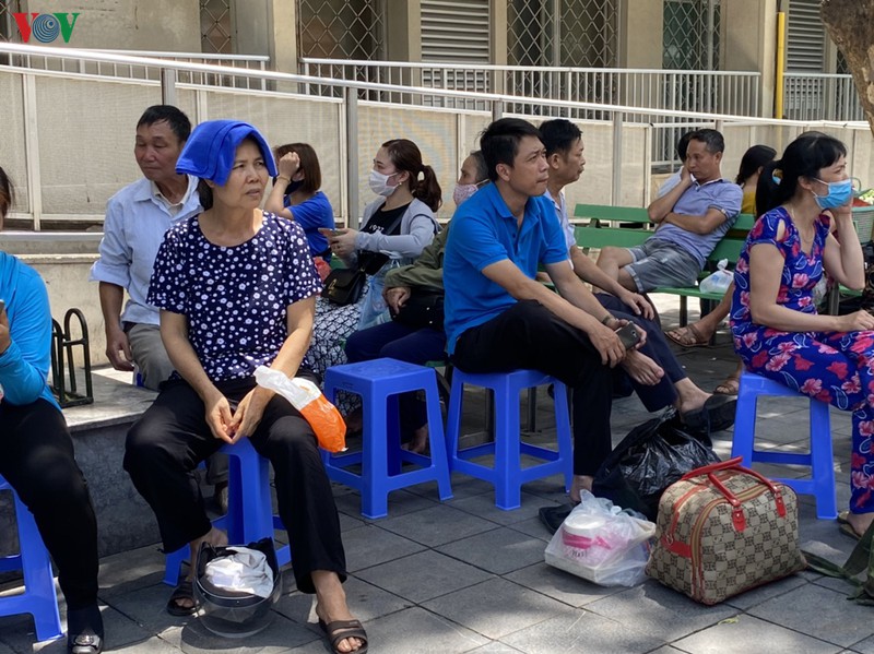 nang nhu do lua, nguoi nha benh nhan va vat tim cach tranh nang hinh 10