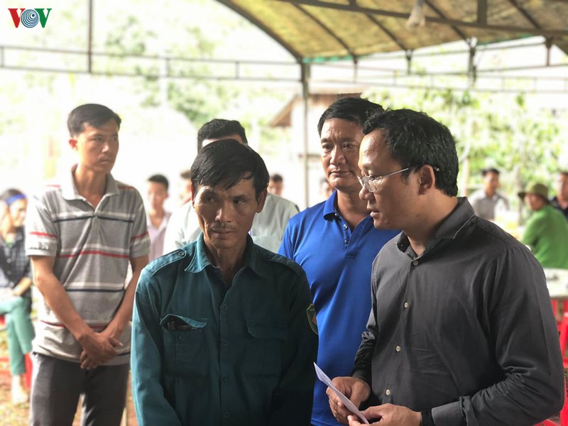 uy ban atgt quoc gia tham hoi gia dinh cac nan nhan vu xe dam o dak nong hinh 8