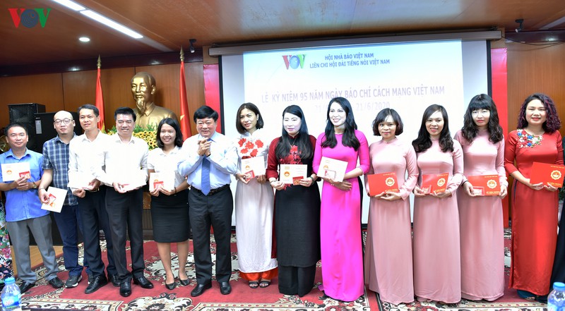 pgs.ts nguyen the ky: "khong vuon len, chung ta se bi bo lai phia sau" hinh 3