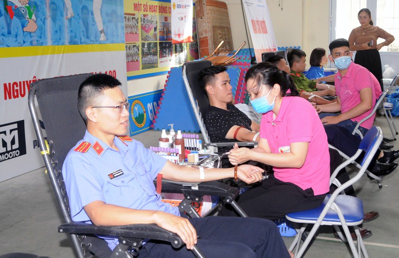 ngay hoi hien mau "giot hong yeu thuong" tai son la hinh 7