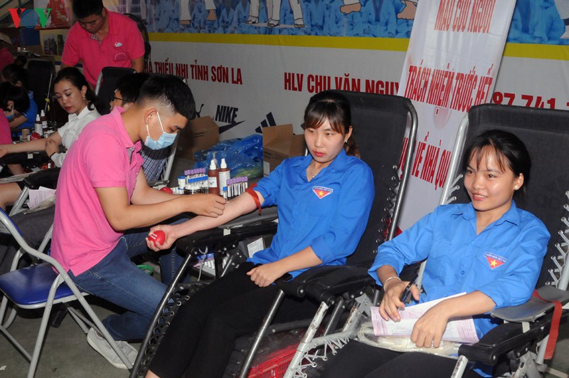 ngay hoi hien mau "giot hong yeu thuong" tai son la hinh 8