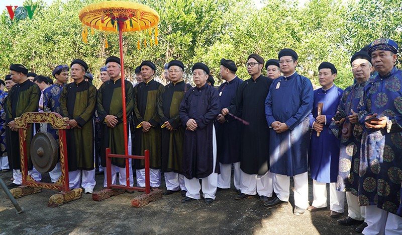 hue huong den mot "kinh do ao dai" giua long mien trung hinh 2