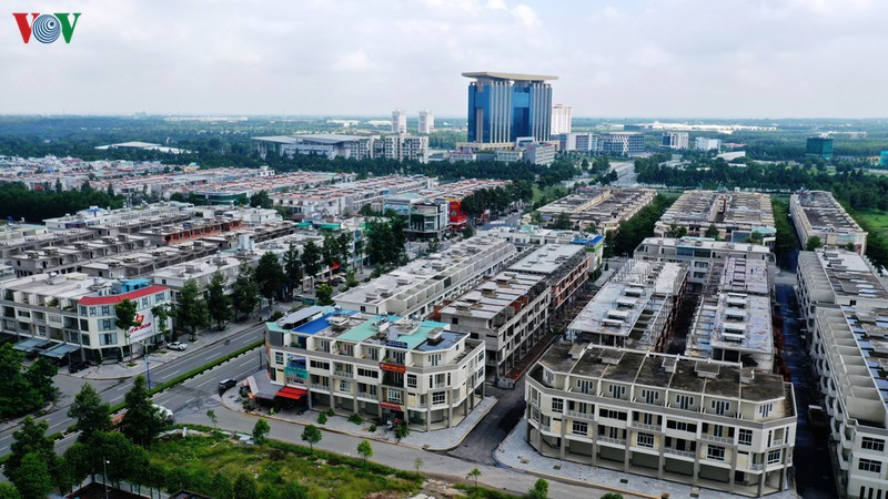  hang tram biet thu, nha pho tien ty bo hoang o tp moi binh duong hinh 2