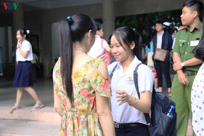 hon 13.000 hoc sinh da nang thi ngu van mo dau ky thi vao lop 10 hinh 1