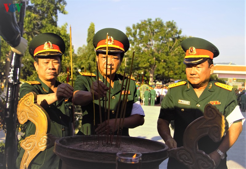 truy dieu, cai tang 99 hai cot liet si quan tinh nguyen viet nam hinh 3