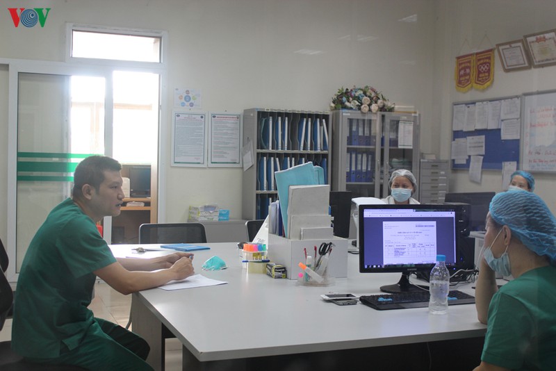 benh nhan covid-19 ve nuoc se duoc robot ho tro cham soc, dieu tri hinh 4
