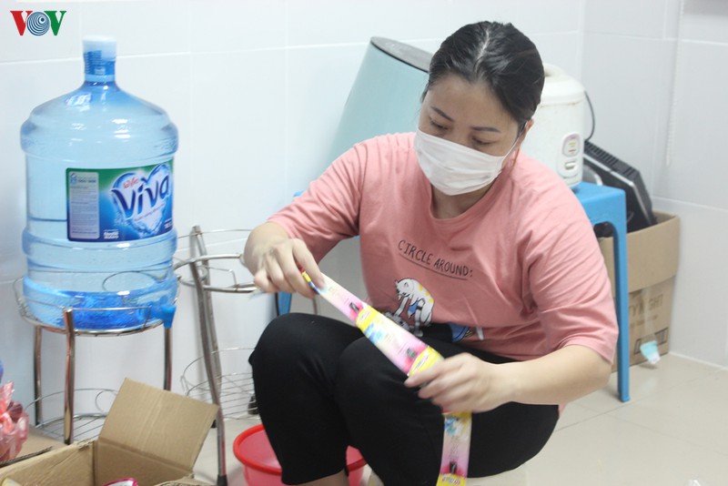anh: can canh noi don va dieu tri hon 100 benh nhan covid-19 ve nuoc hinh 5
