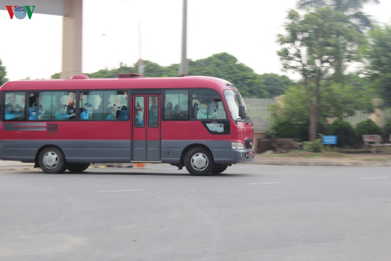 hon 200 cong dan tu guinea xich dao ve duoc dua den benh vien an toan hinh 2