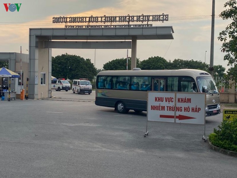 hon 200 cong dan tu guinea xich dao ve duoc dua den benh vien an toan hinh 2
