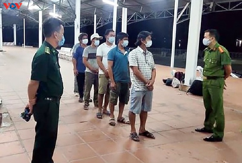phat hien 6 ngu dan di bo tu da nang ra hue tron cach ly  hinh 1